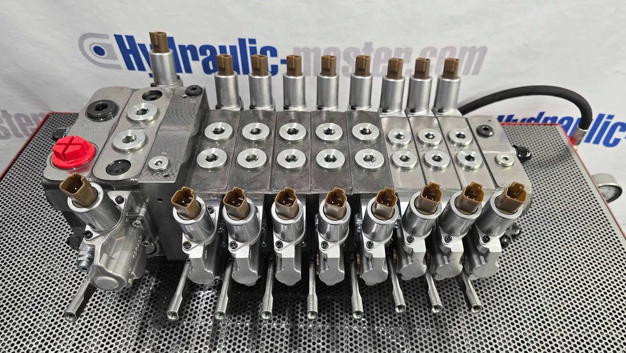 Proportional Valve Walvoil DPX160 combined with DPX100, 9 functions - Remorque forestière: photos 1 Proportional Valve Walvoil DPX160 combined with DPX100, 9 functions - Remorque forestière: photos 1