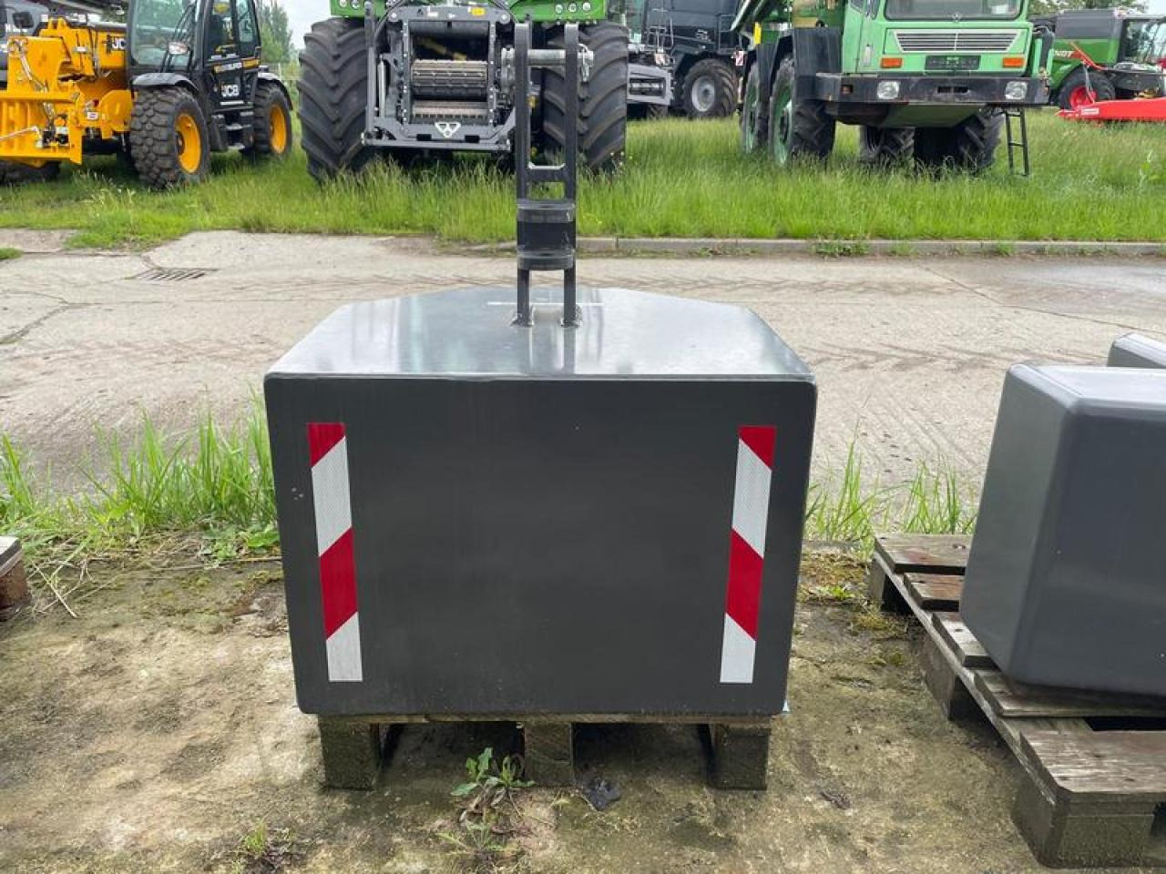 / 1000KG BUSCHMEIER FRONTGEWICHT - Contrepoids: photos 3 / 1000KG BUSCHMEIER FRONTGEWICHT - Contrepoids: photos 3