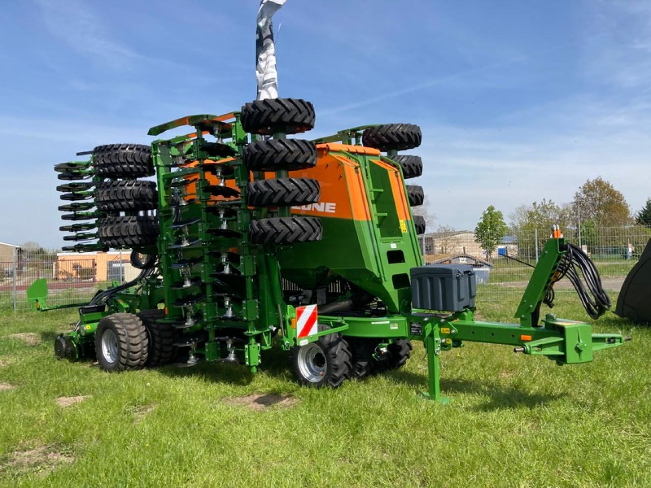 Amazone CIRRIUS 6003 - Combiné de semis: photos 1 Amazone CIRRIUS 6003 - Combiné de semis: photos 1
