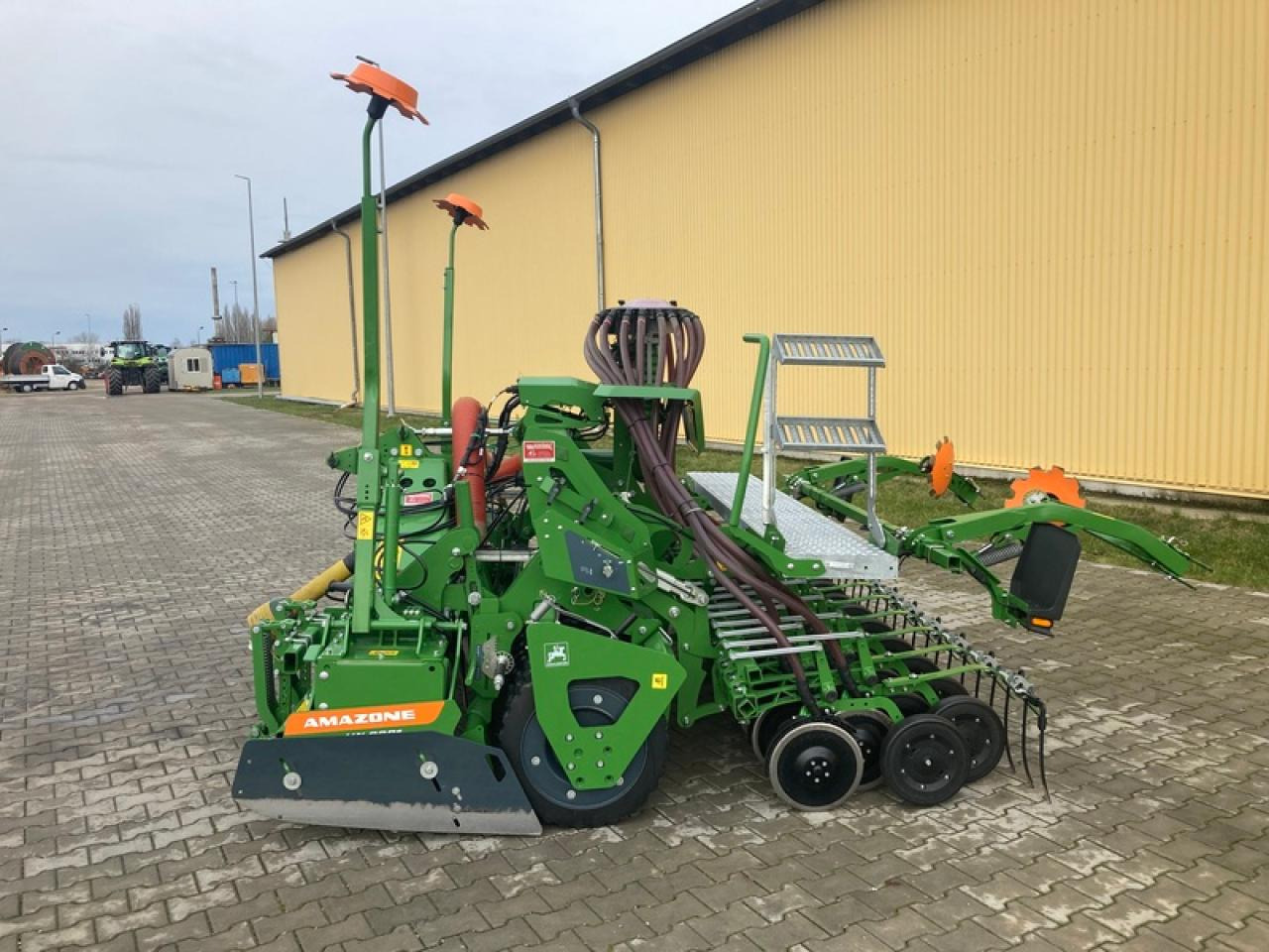 Amazone KX3001 + AVANT3002NUR 320HA - Combiné de semis: photos 2 Amazone KX3001 + AVANT3002NUR 320HA - Combiné de semis: photos 2