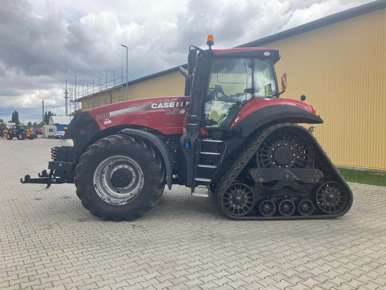 Case-IH MAGNUM 340 CVX ROWTRAC - Tracteur agricole: photos 2 Case-IH MAGNUM 340 CVX ROWTRAC - Tracteur agricole: photos 2