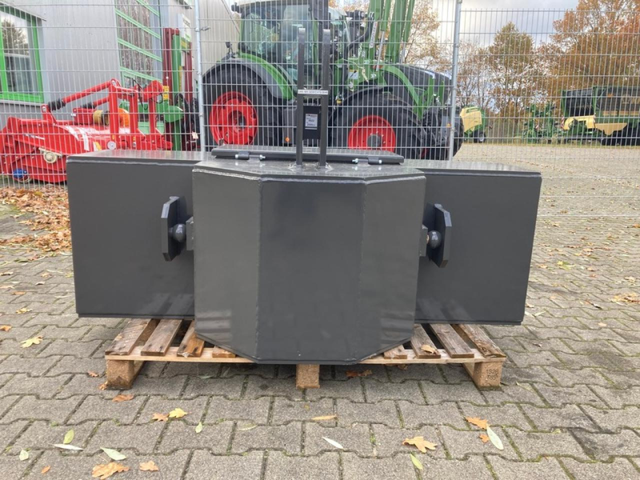 / FRONTGEWICHT 2500 KG BUSCHMEIER - Contrepoids: photos 1 / FRONTGEWICHT 2500 KG BUSCHMEIER - Contrepoids: photos 1