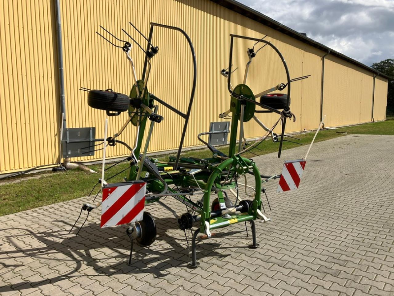 Fendt TWISTER 5204 AKTION - Faneuse: photos 4 Fendt TWISTER 5204 AKTION - Faneuse: photos 4