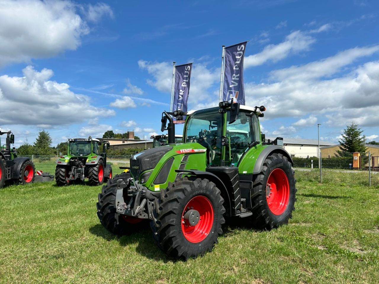 Fendt VARIO 724 GEN 6 PROFI+ SETTING 2 - Tracteur agricole: photos 1 Fendt VARIO 724 GEN 6 PROFI+ SETTING 2 - Tracteur agricole: photos 1