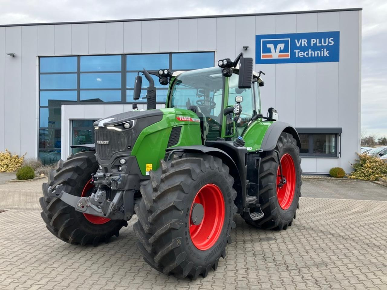 Fendt VARIO 724 GEN7 // RTK // RDA - Tracteur agricole: photos 1 Fendt VARIO 724 GEN7 // RTK // RDA - Tracteur agricole: photos 1