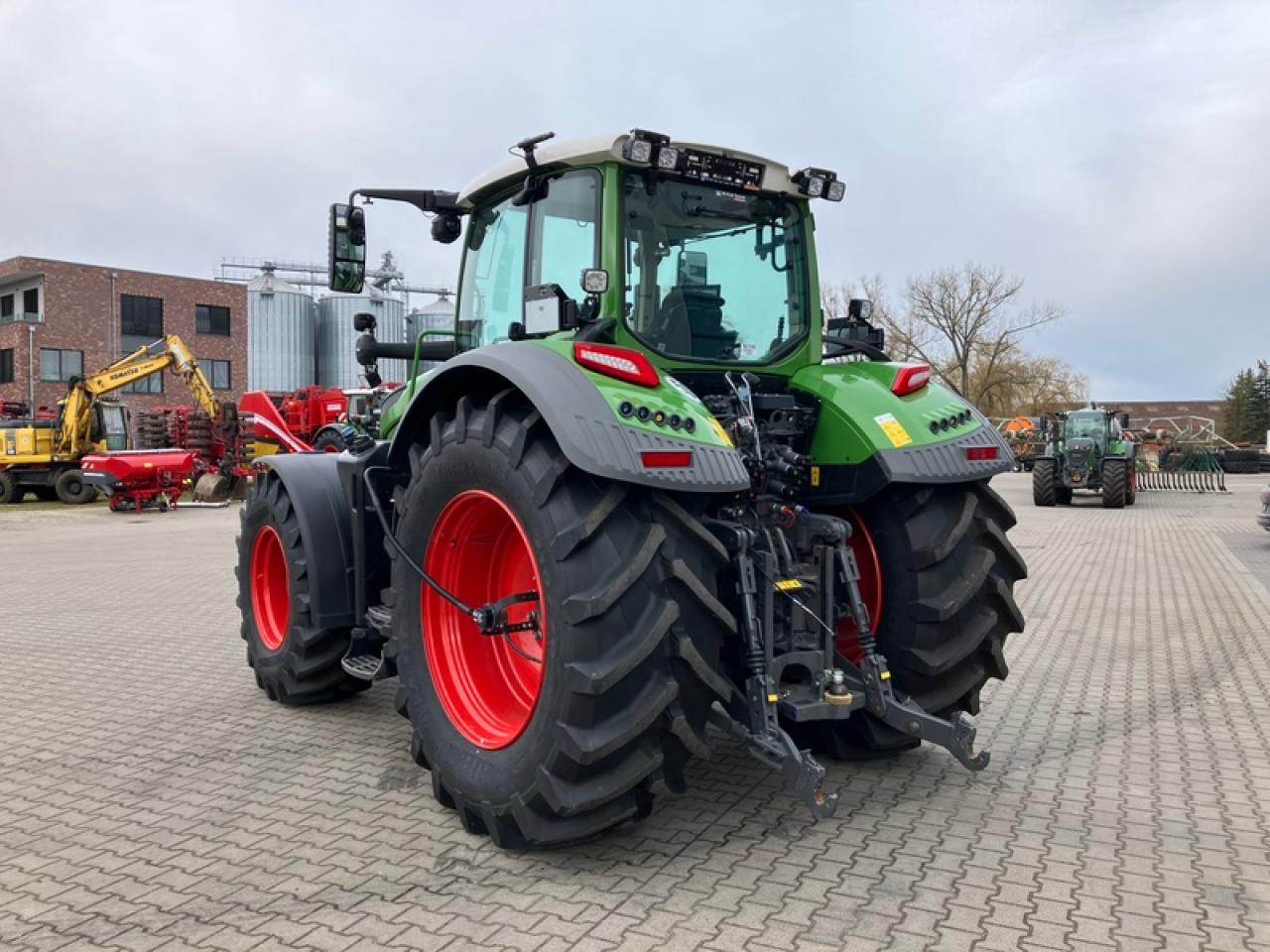 Fendt VARIO 724 GEN7 // RTK // RDA - Tracteur agricole: photos 3 Fendt VARIO 724 GEN7 // RTK // RDA - Tracteur agricole: photos 3