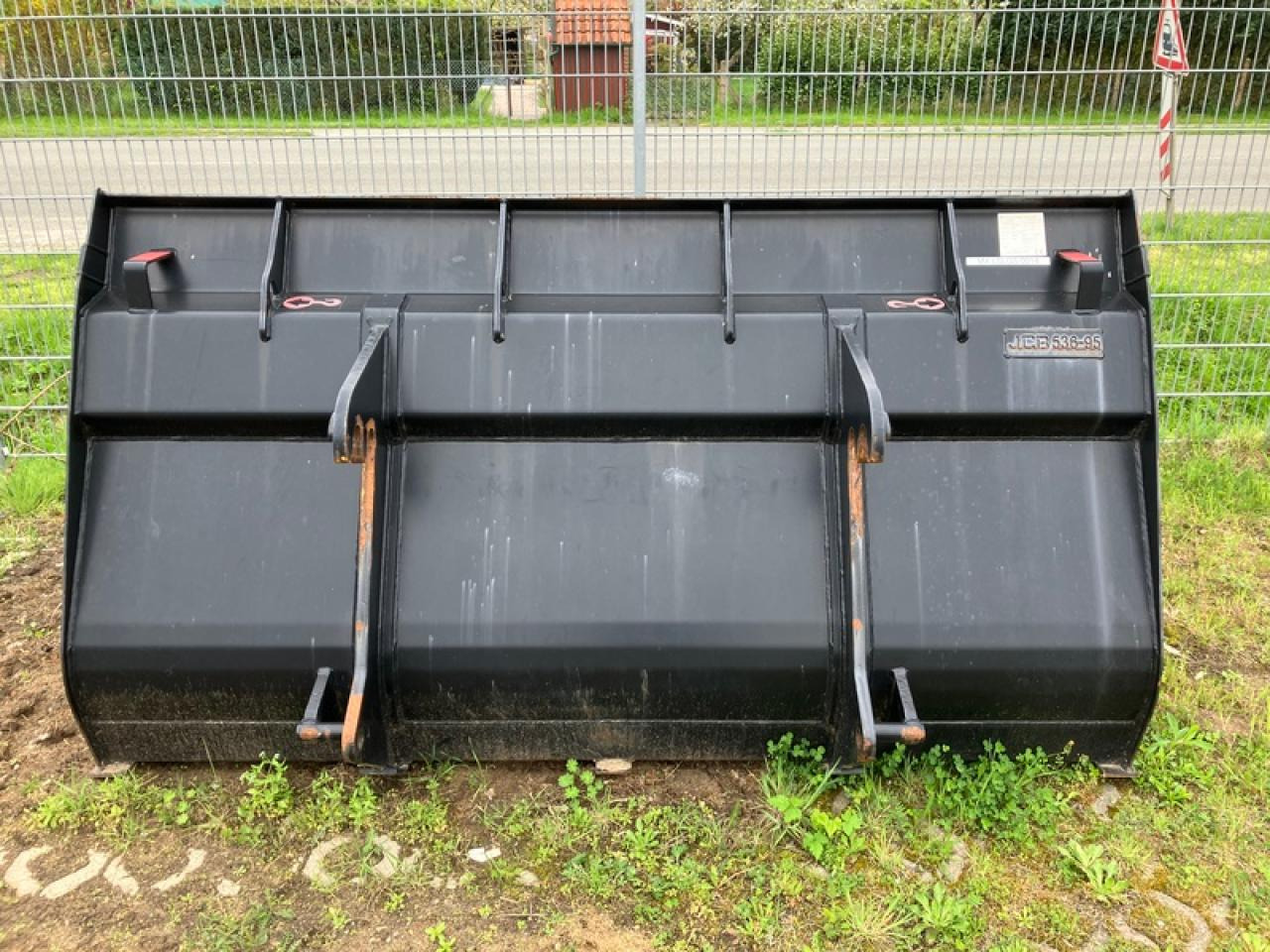 JCB LSB LEICHTGUTSCHAUFEL JCB Q-FIT - Godet: photos 3 JCB LSB LEICHTGUTSCHAUFEL JCB Q-FIT - Godet: photos 3