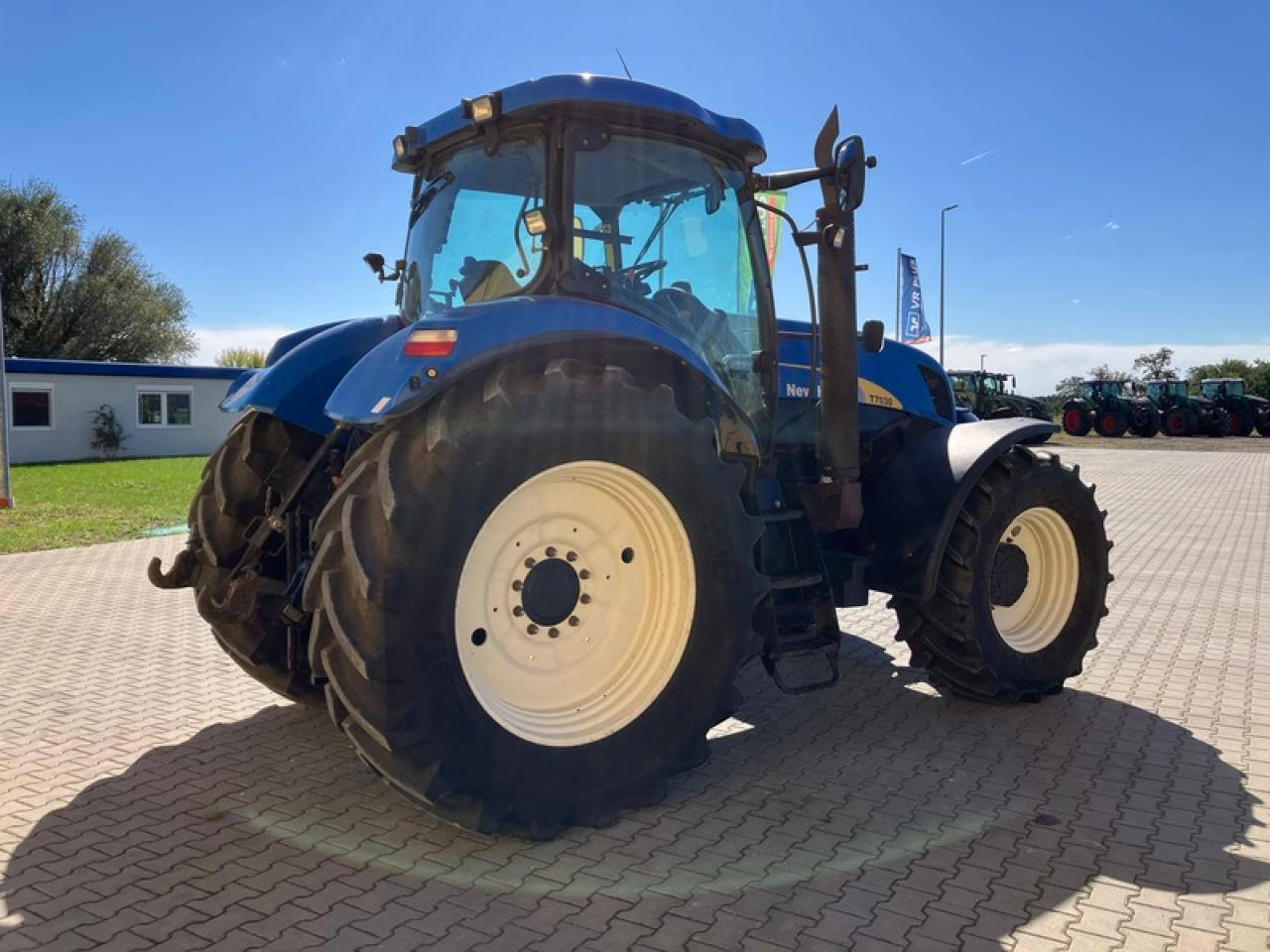 New Holland T7030 // GPS STARFIRE 6000 - Tracteur agricole: photos 3 New Holland T7030 // GPS STARFIRE 6000 - Tracteur agricole: photos 3