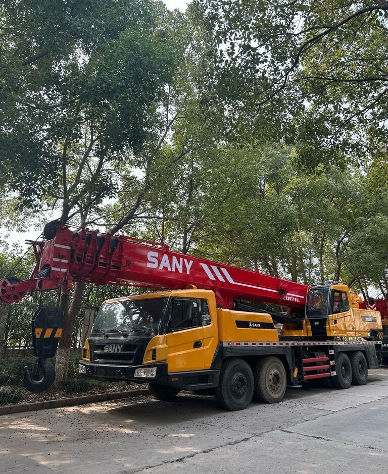 Sany Hot sale new model used Sany Heavy Industry STC550 55 ton truck - Grue mobile: photos 2 Sany Hot sale new model used Sany Heavy Industry STC550 55 ton truck - Grue mobile: photos 2