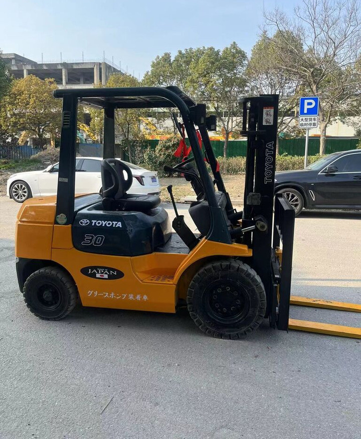 Toyota 7FD30 - Chariot élévateur diesel: photos 5 Toyota 7FD30 - Chariot élévateur diesel: photos 5