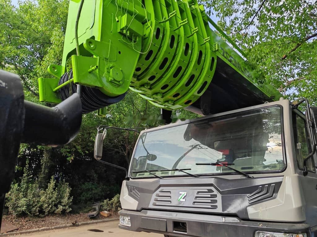 Zoomlion ZTC2200V 220T 220ton - Grue mobile: photos 2 Zoomlion ZTC2200V 220T 220ton - Grue mobile: photos 2