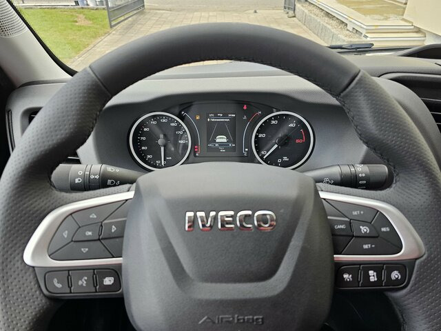 IVECO Daily 35S18HA8 3.0 Hi-Matic AHK Tachograph LED - Fourgon grand volume: photos 5 IVECO Daily 35S18HA8 3.0 Hi-Matic AHK Tachograph LED - Fourgon grand volume: photos 5