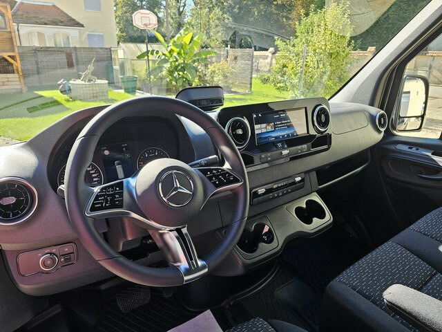 MERCEDES-BENZ Sprinter 317 CDI Kasten L2H2 AHK 3,5t MBUX10,25 - Fourgon utilitaire: photos 5 MERCEDES-BENZ Sprinter 317 CDI Kasten L2H2 AHK 3,5t MBUX10,25 - Fourgon utilitaire: photos 5