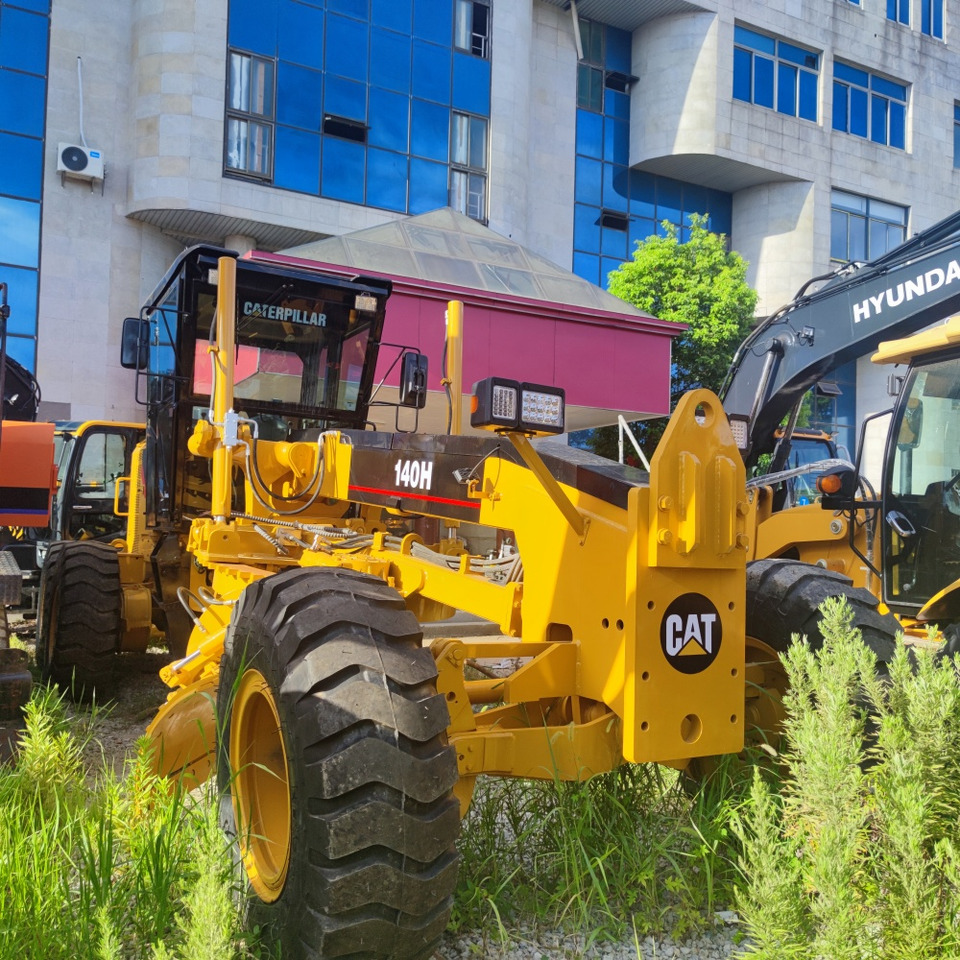 CAT 140H Grader - Niveleuse: photos 3 CAT 140H Grader - Niveleuse: photos 3