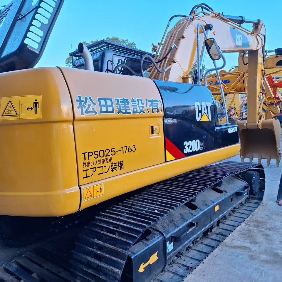 CAT 320D2L Excavator - Pelle sur chenille: photos 2 CAT 320D2L Excavator - Pelle sur chenille: photos 2