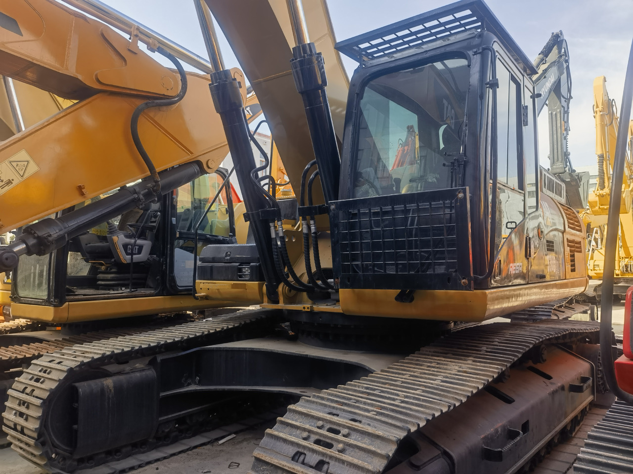 CAT 330D2L Excavator - Pelle sur chenille: photos 3 CAT 330D2L Excavator - Pelle sur chenille: photos 3