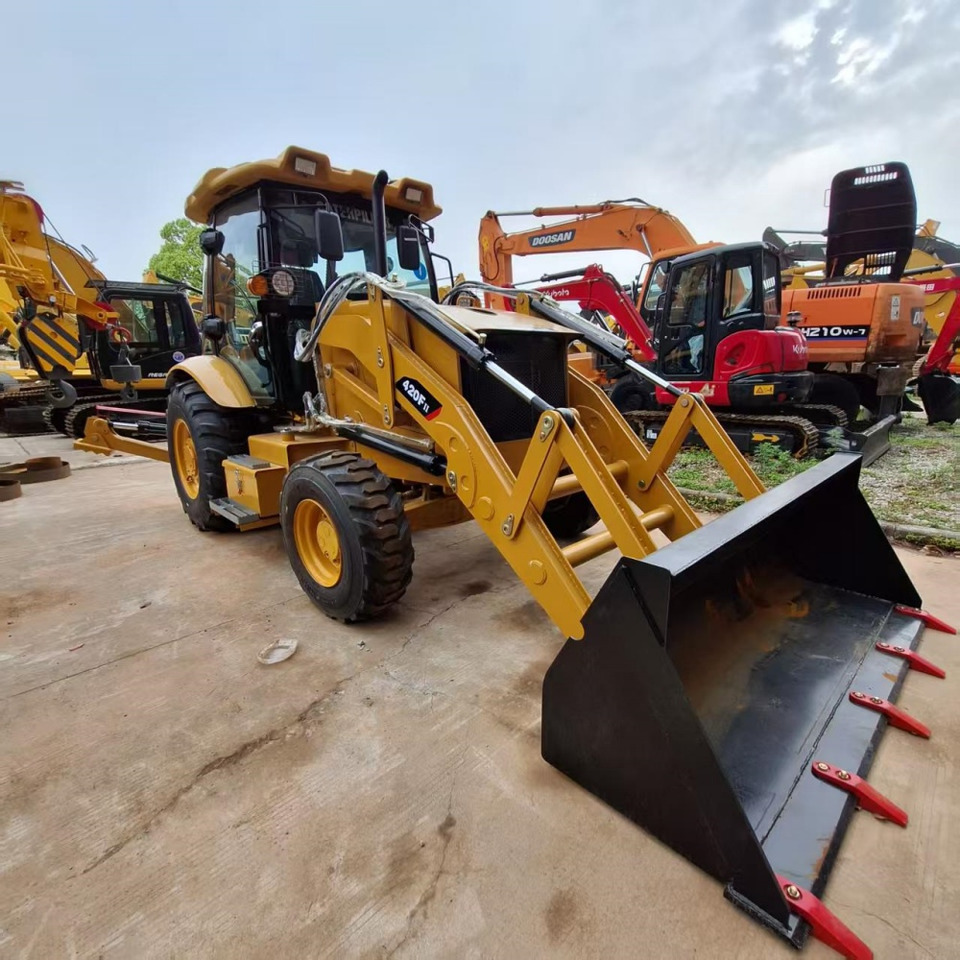 CAT 420F Backhoe Loader - Tractopelle: photos 2 CAT 420F Backhoe Loader - Tractopelle: photos 2