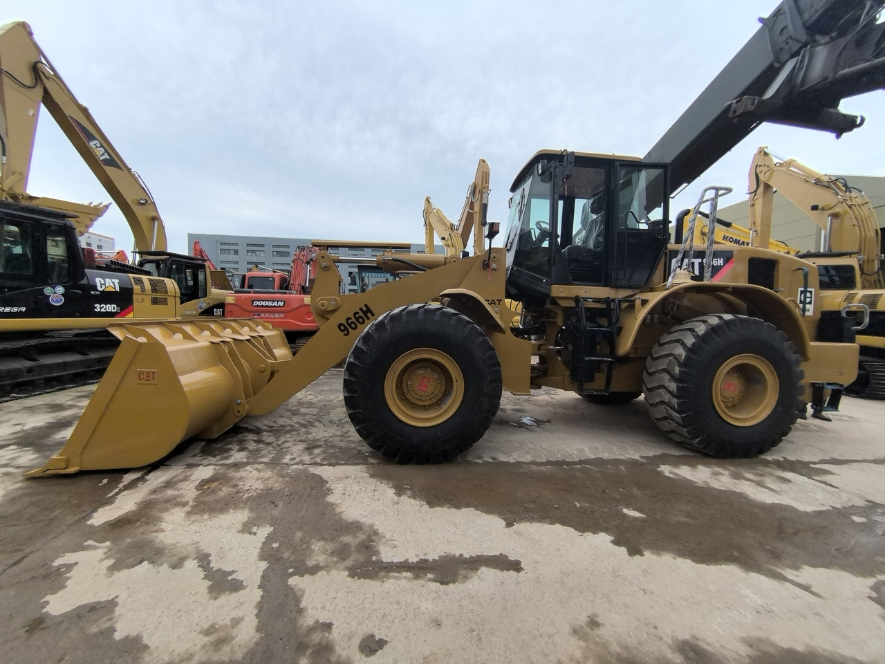 CAT 966H Wheel Loader - Chargeuse sur pneus: photos 3 CAT 966H Wheel Loader - Chargeuse sur pneus: photos 3