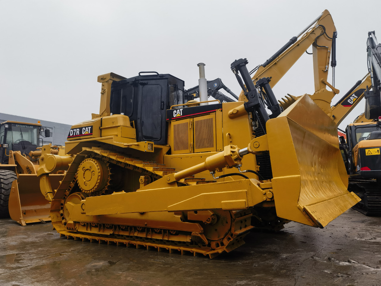 CAT D7R Bulldozer - Bulldozer: photos 1 CAT D7R Bulldozer - Bulldozer: photos 1