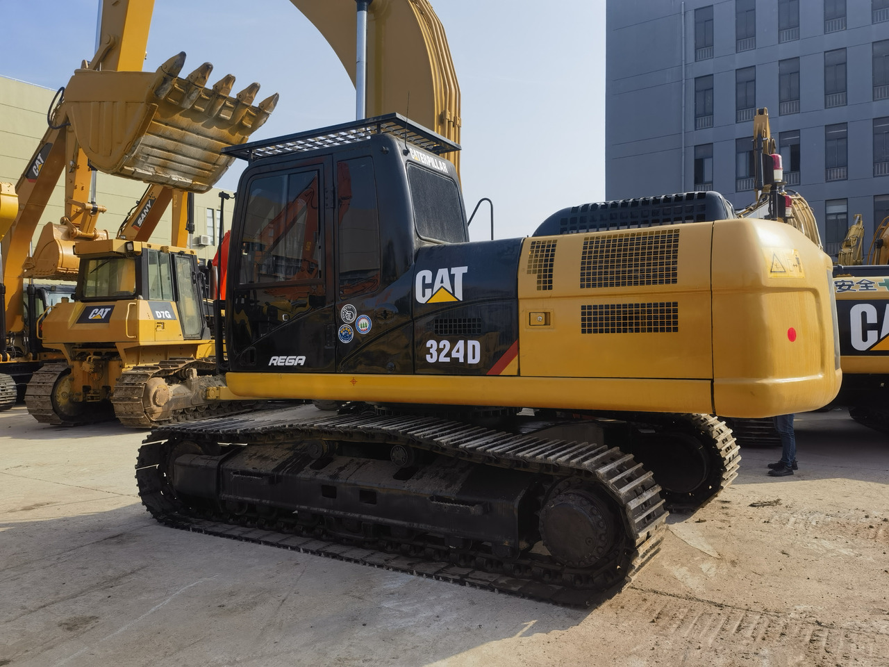 CATERPILLAR 324 D - Pelle sur chenille: photos 3 CATERPILLAR 324 D - Pelle sur chenille: photos 3