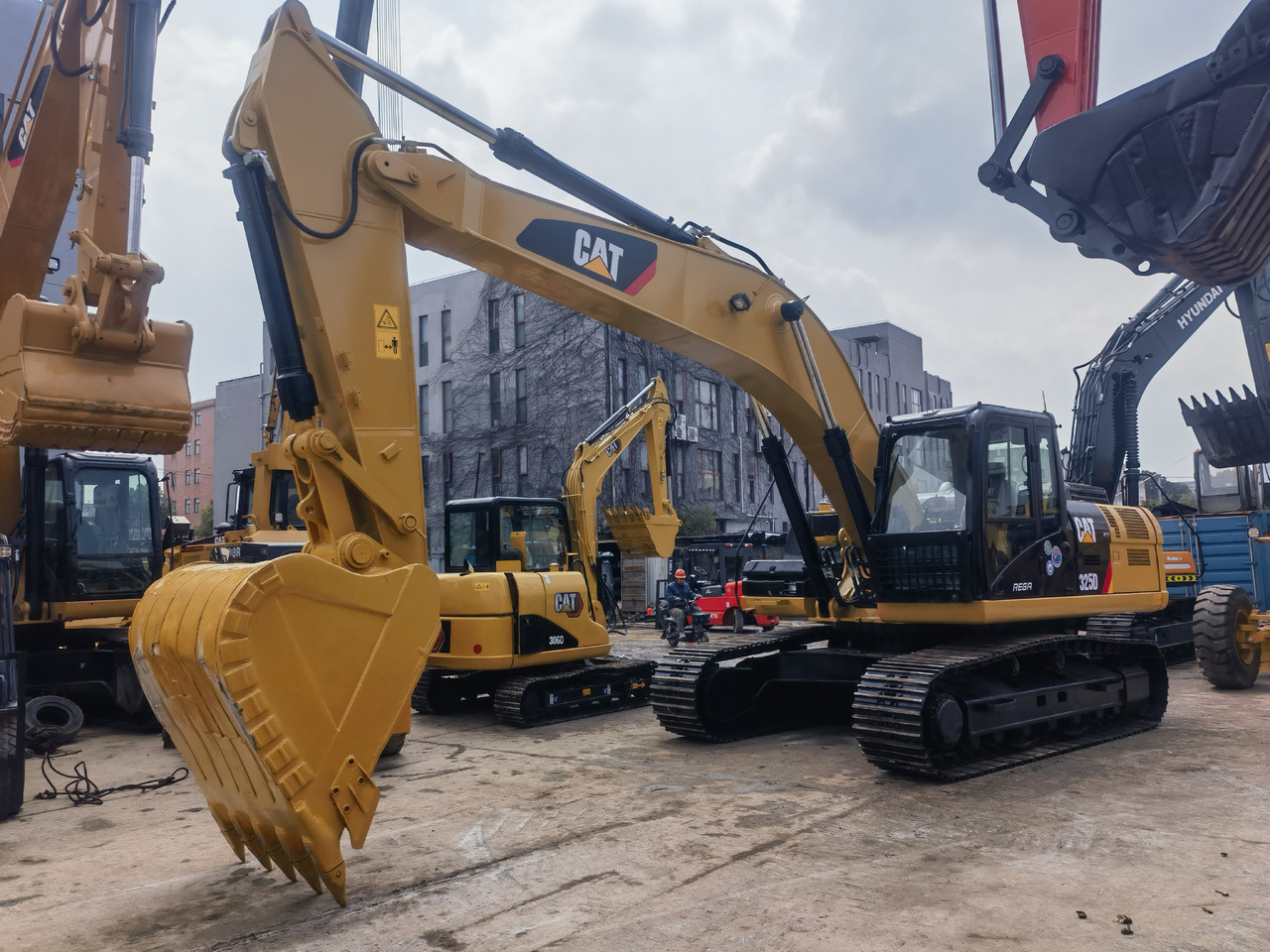 CATERPILLAR CAT 325D Excavator - Pelle sur chenille: photos 5 CATERPILLAR CAT 325D Excavator - Pelle sur chenille: photos 5
