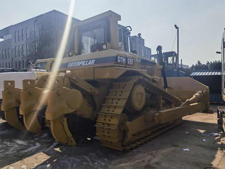 Cheap Price Used CAT Bulldozer machine Japan Caterpillar D7H D7R bulldozer dozer for sale - Bulldozer: photos 2 Cheap Price Used CAT Bulldozer machine Japan Caterpillar D7H D7R bulldozer dozer for sale - Bulldozer: photos 2