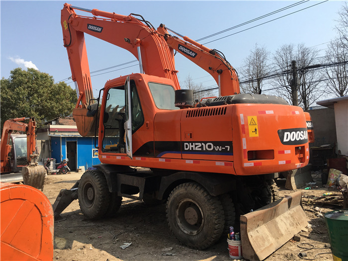 Doosan DH210w-7 wheel excavator - Pelle sur pneus: photos 4 Doosan DH210w-7 wheel excavator - Pelle sur pneus: photos 4