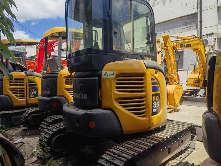 Good condition used excavator Komatsu PC35, Komatsu PC35MR-3 excavator with dozer, mini escavadora Komatsu - Pelle sur chenille: photos 2 Good condition used excavator Komatsu PC35, Komatsu PC35MR-3 excavator with dozer, mini escavadora Komatsu - Pelle sur chenille: photos 2