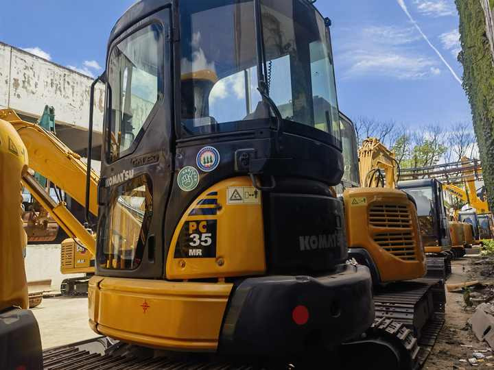 Good condition used excavator Komatsu PC35, Komatsu PC35MR-3 excavator with dozer, mini escavadora Komatsu - Pelle sur chenille: photos 3 Good condition used excavator Komatsu PC35, Komatsu PC35MR-3 excavator with dozer, mini escavadora Komatsu - Pelle sur chenille: photos 3
