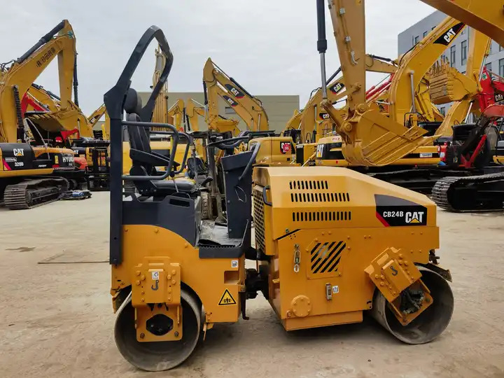 Good quality used road roller Double Drum Used Small Mini Road Roller Machine Compactor Price - Compacteur: photos 4 Good quality used road roller Double Drum Used Small Mini Road Roller Machine Compactor Price - Compacteur: photos 4