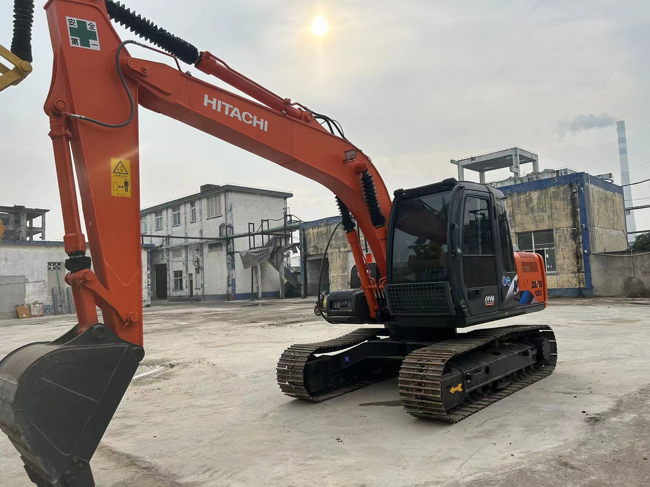 Hitachi ZX120-6 Excavator - Pelle sur chenille: photos 1 Hitachi ZX120-6 Excavator - Pelle sur chenille: photos 1