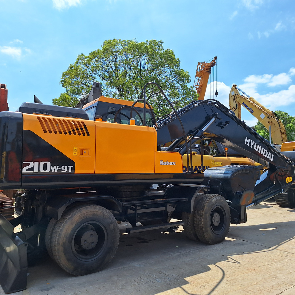 Hyundai 210w-9T wheel excavator - Pelle sur pneus: photos 1 Hyundai 210w-9T wheel excavator - Pelle sur pneus: photos 1