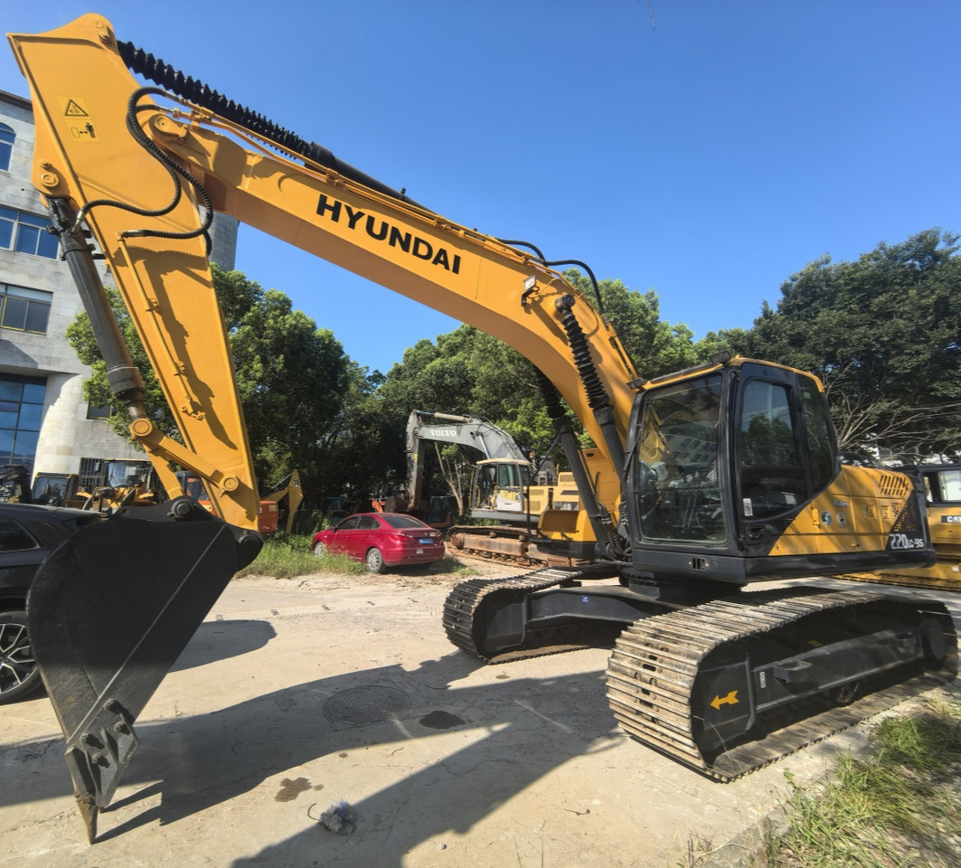 Hyundai 220lc-9s excavator - Pelle sur pneus: photos 1 Hyundai 220lc-9s excavator - Pelle sur pneus: photos 1