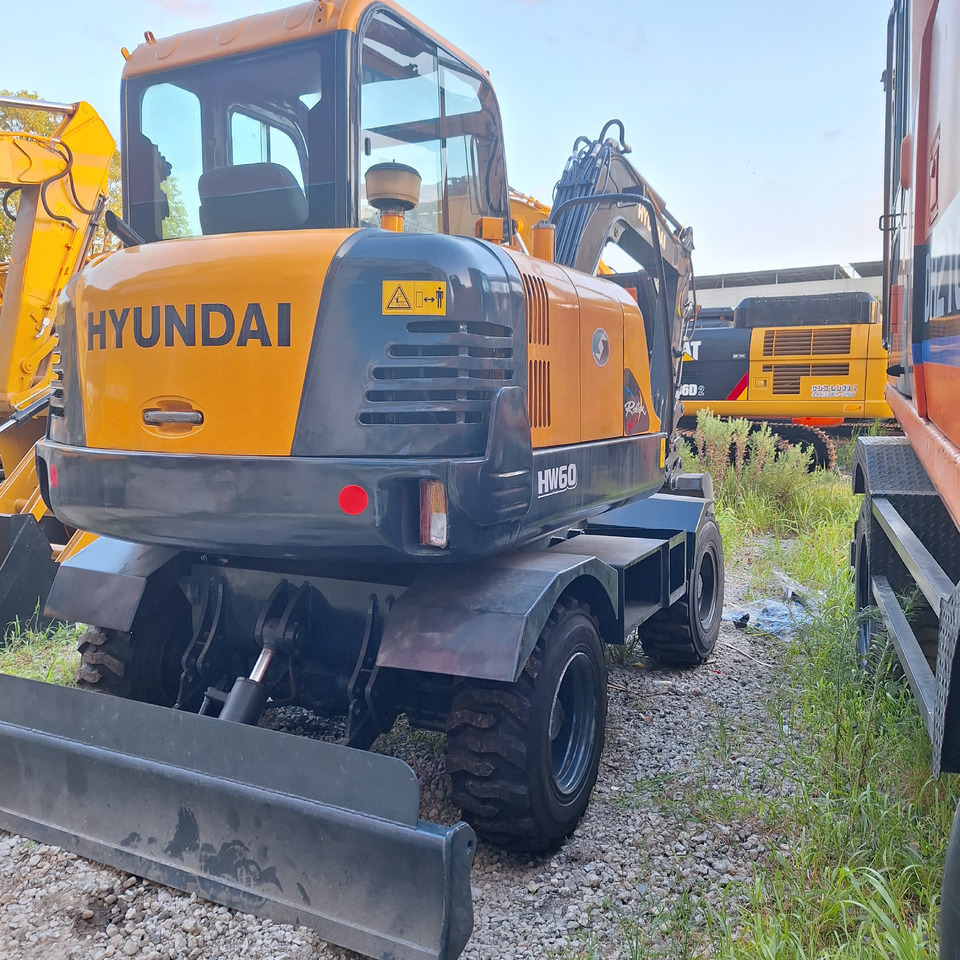 Hyundai 60vs excavator - Pelle sur pneus: photos 2 Hyundai 60vs excavator - Pelle sur pneus: photos 2