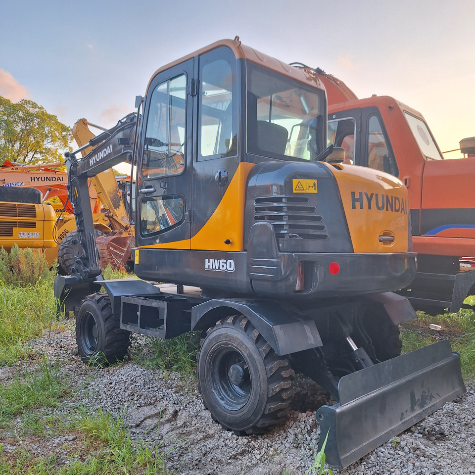 Hyundai 60vs excavator - Pelle sur pneus: photos 5 Hyundai 60vs excavator - Pelle sur pneus: photos 5