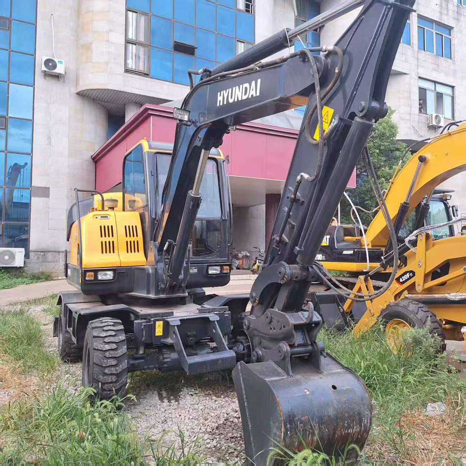 Hyundai HW60 excavator - Pelle sur pneus: photos 1 Hyundai HW60 excavator - Pelle sur pneus: photos 1