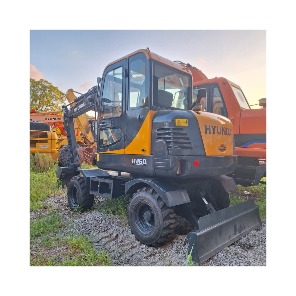 Hyundai HW60 excavator - Pelle sur pneus: photos 1 Hyundai HW60 excavator - Pelle sur pneus: photos 1