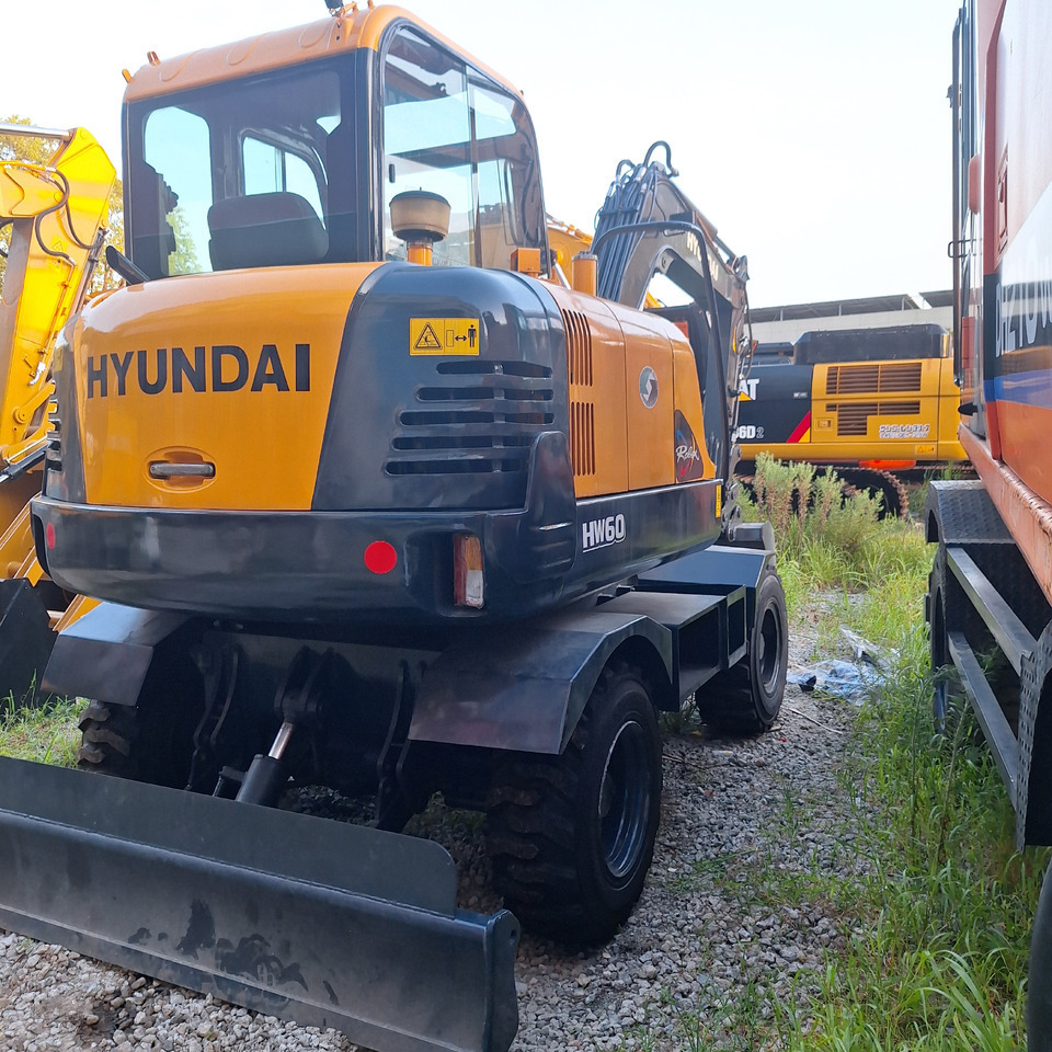 Hyundai HW60 excavator - Pelle sur pneus: photos 1 Hyundai HW60 excavator - Pelle sur pneus: photos 1