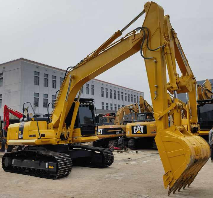 Komatsu PC 220-8 Excavator - Pelle sur chenille: photos 3 Komatsu PC 220-8 Excavator - Pelle sur chenille: photos 3