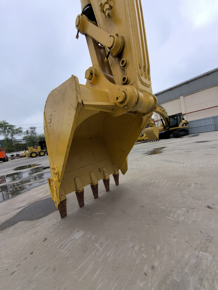 Komatsu PC 220-8 Excavator - Pelle sur chenille: photos 5 Komatsu PC 220-8 Excavator - Pelle sur chenille: photos 5