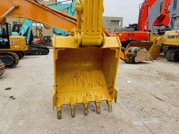 Komatsu PC 220-8 Excavator - Pelle sur chenille: photos 4 Komatsu PC 220-8 Excavator - Pelle sur chenille: photos 4