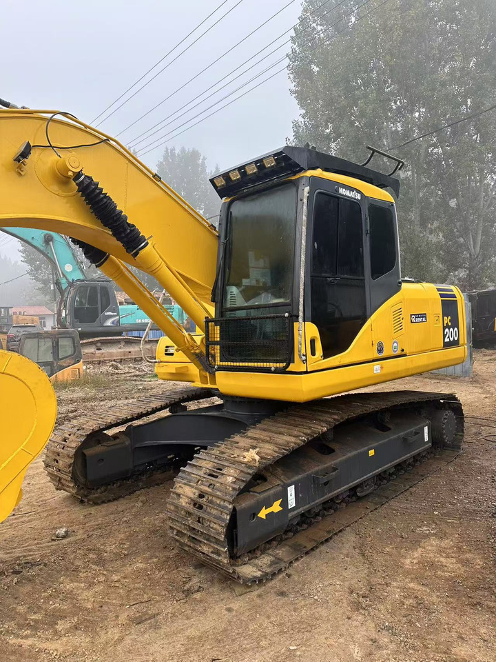 Komatsu PC200-7 excavator - Pelle sur chenille: photos 1 Komatsu PC200-7 excavator - Pelle sur chenille: photos 1