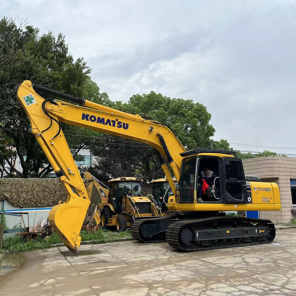 Komatsu PC220-8 Excavator - Pelle sur chenille: photos 1 Komatsu PC220-8 Excavator - Pelle sur chenille: photos 1