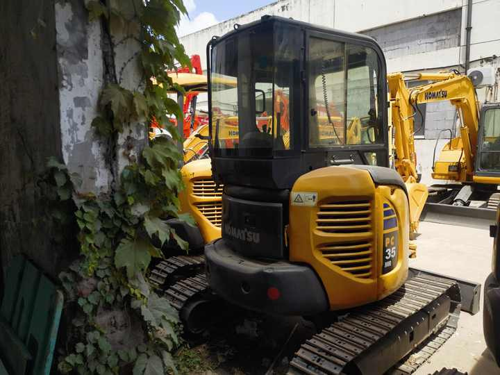 Komatsu PC35MR-3 excavator - Pelle sur chenille: photos 4 Komatsu PC35MR-3 excavator - Pelle sur chenille: photos 4