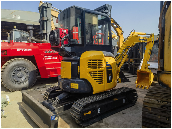 PC30 komatsu hydraulic excavator small digger in good condition on sale - Pelle sur chenille: photos 1 PC30 komatsu hydraulic excavator small digger in good condition on sale - Pelle sur chenille: photos 1