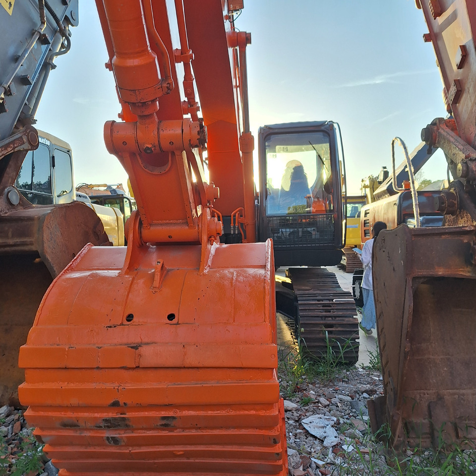 Second hand Hitachi ZX210 excavator - Pelle: photos 1 Second hand Hitachi ZX210 excavator - Pelle: photos 1