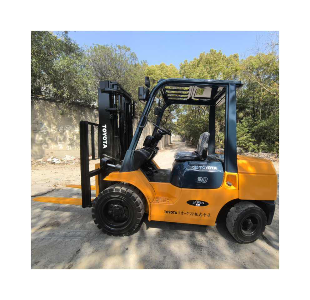 Toyota FD30 Forklift - Chariot élévateur diesel: photos 2 Toyota FD30 Forklift - Chariot élévateur diesel: photos 2