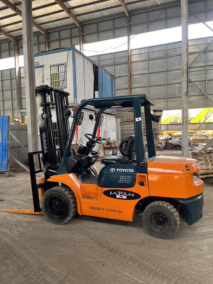 Toyota FD30 Forklift - Chariot élévateur diesel: photos 2 Toyota FD30 Forklift - Chariot élévateur diesel: photos 2