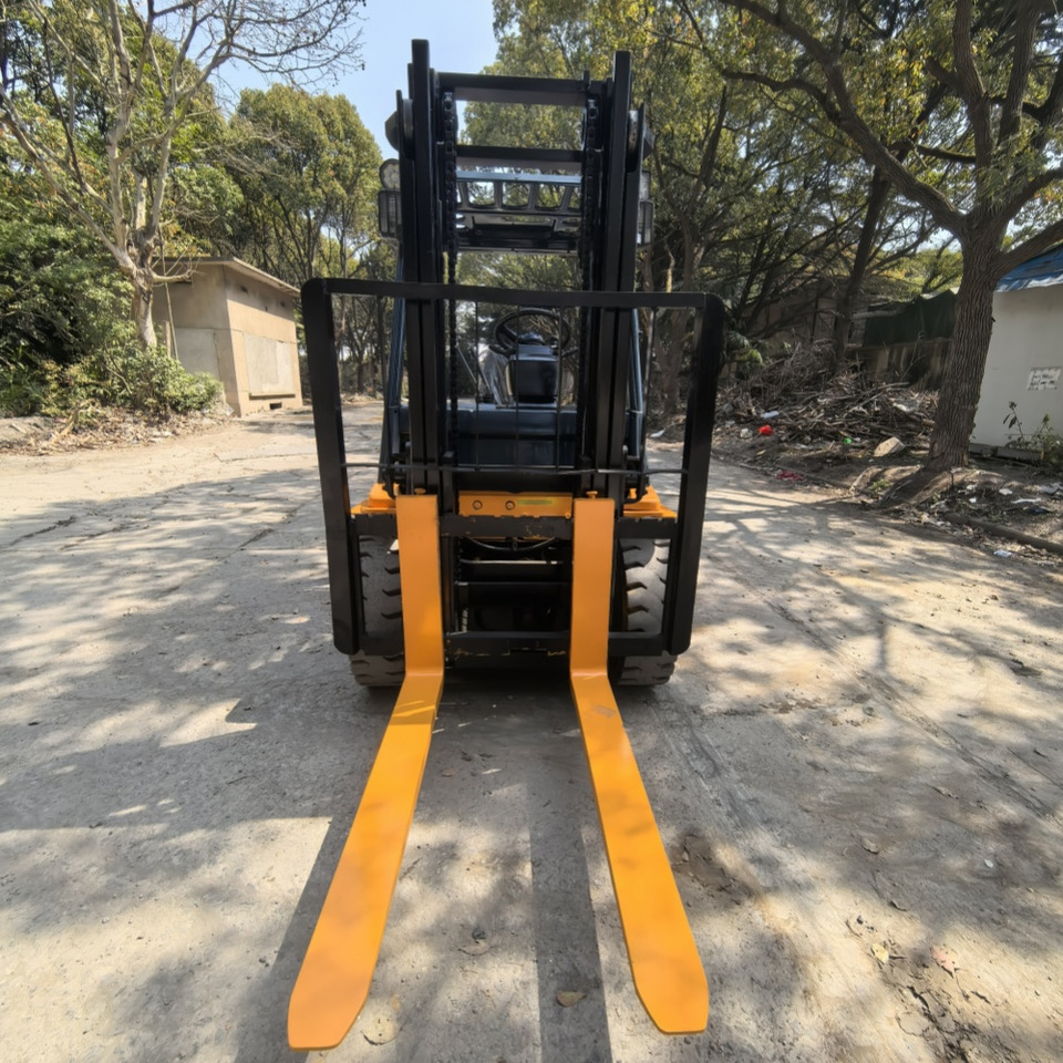 Toyota FD30 Forklift - Chariot élévateur diesel: photos 4 Toyota FD30 Forklift - Chariot élévateur diesel: photos 4