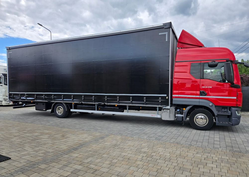 MAN TGL 12.250 - Camion à rideaux coulissants: photos 2 MAN TGL 12.250 - Camion à rideaux coulissants: photos 2